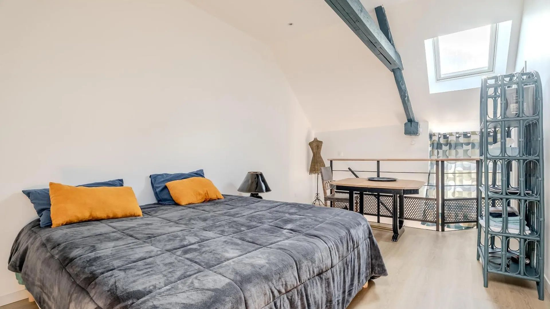 Les Mesliers Apartment Sens-de-Bretagne France